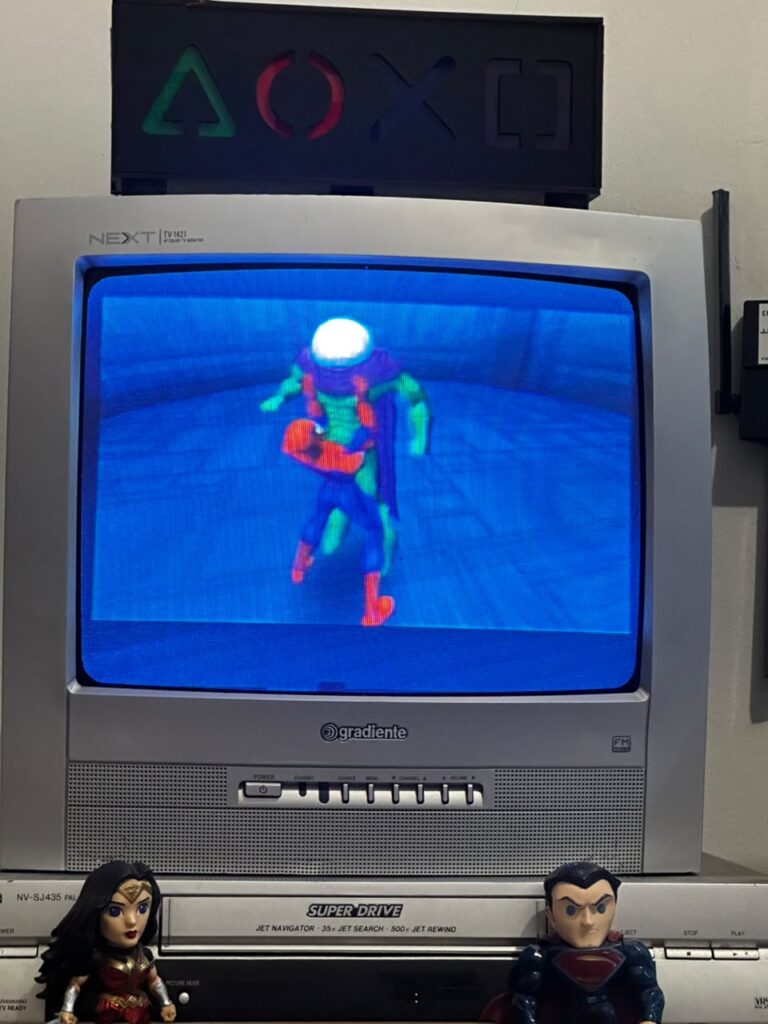 REVIEW RETRÔ | Revisitei Spiderman de PS1 em 2026! Spiderman