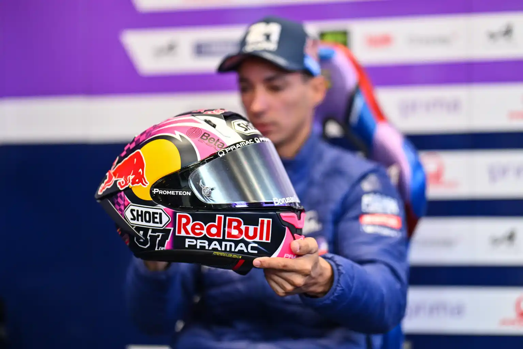 Fãs de MotoGP 26 criam capacete exclusivo que Toprak Razgatlıoğlu usará no GP da Áustria moto