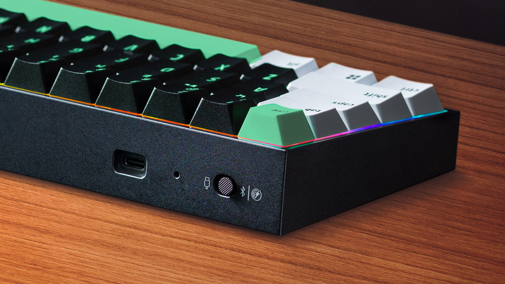 Razer apresenta o Reclusa Mini 65%, teclado gamer magnético sem fio com switches hot-swappable Razer apresenta o Reclusa Mini 65%, teclado gamer magnético sem fio com switches hot-swappable